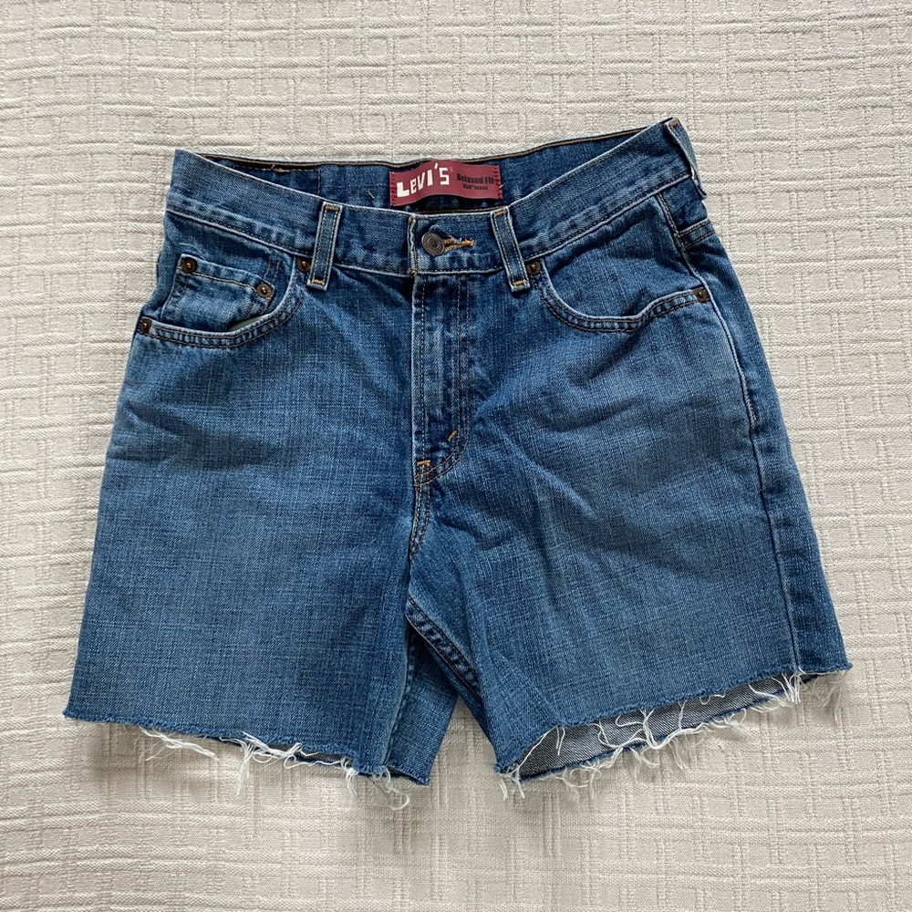 Levi’s 550 relaxed fit jean shorts.